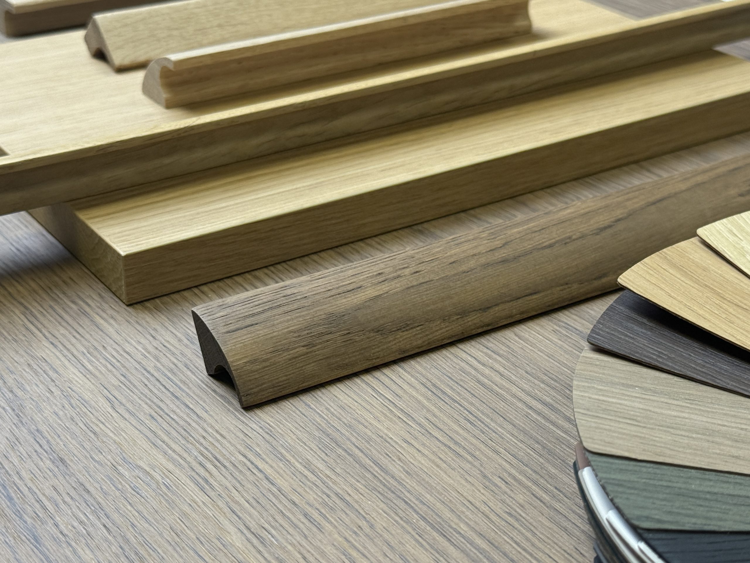 Ąžuolinės, natūralaus medžio rankenėlės baldams